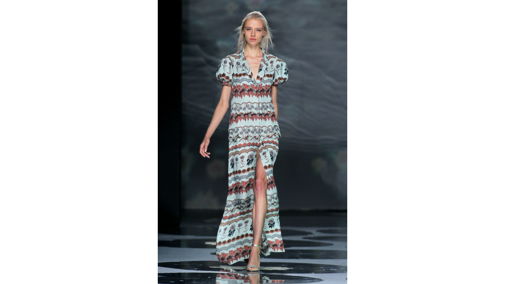 Vestidos que favorecen la silueta femenina.