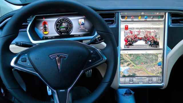 Interior del Tesla Model S, uno de los modelos rebajados