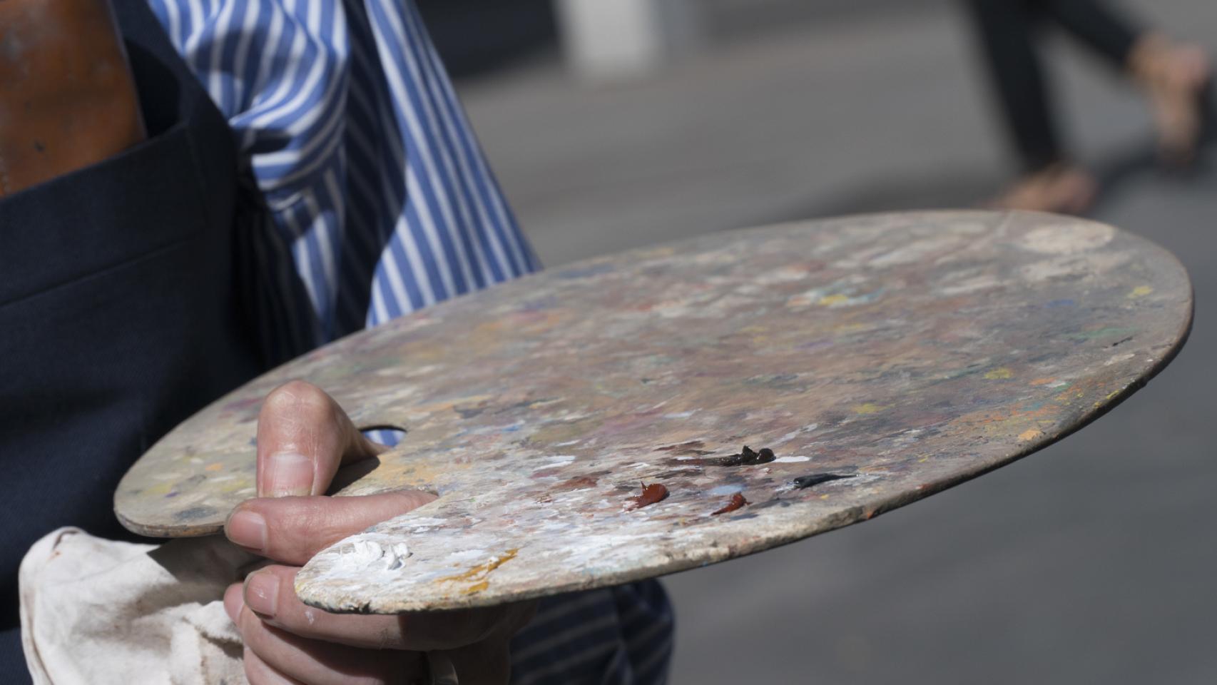La paleta del pintor callejero, algo desangelada.