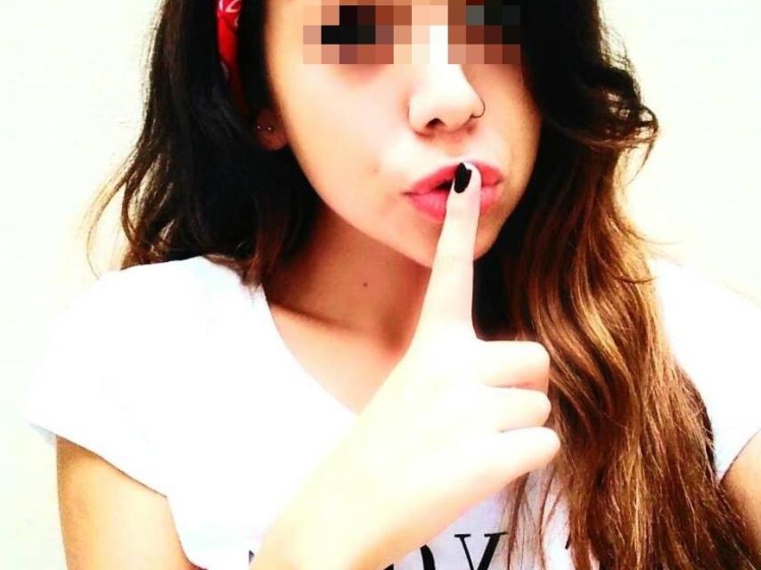 Mayra, de 17 años, iba de paquete cuando la moto colisionó.