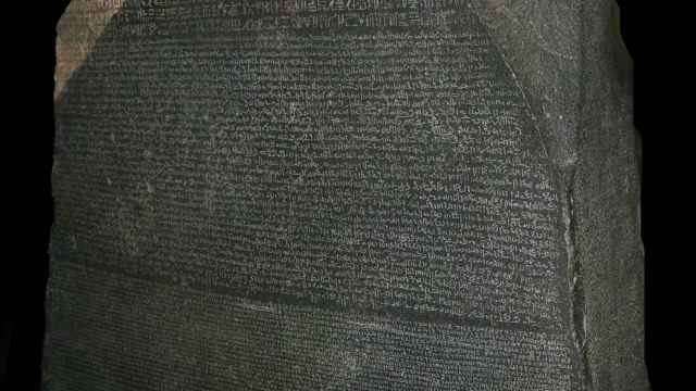 La piedra Rosetta, paradigma de las traducciones.