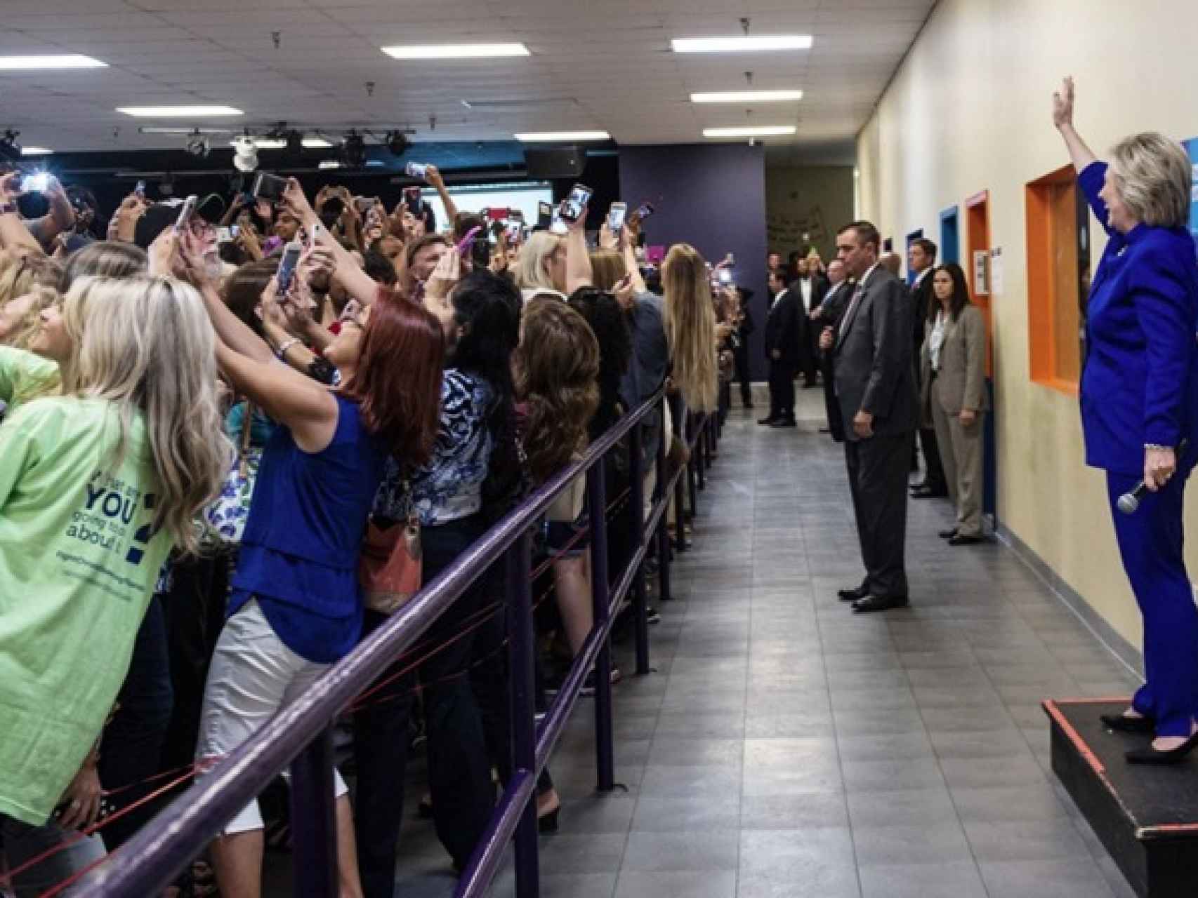 Hillary Clinton solicitó el famoso selfi colectivo, en Florida.