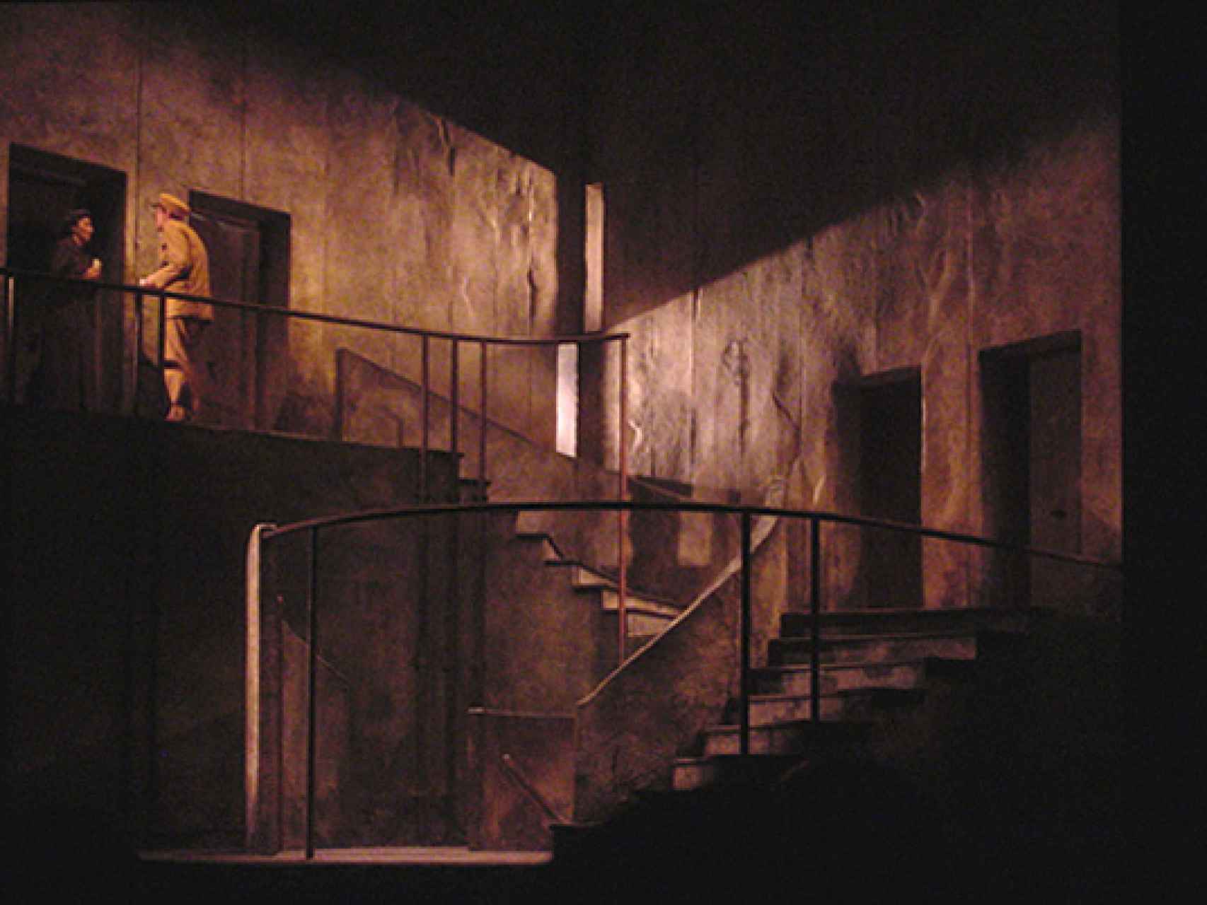 Imagen de la obra Historia de una escalera, representada en el María Guerrero, en 2003.