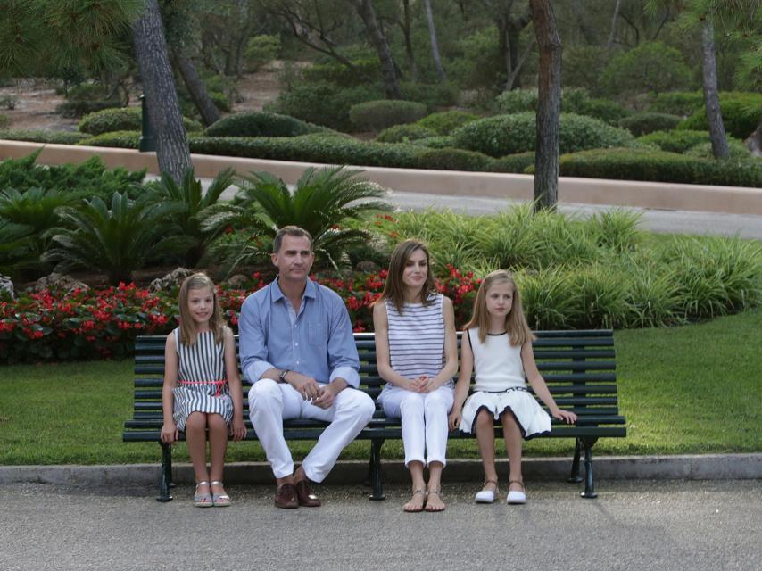 La Familia Real durante su posado estival en Marivent.