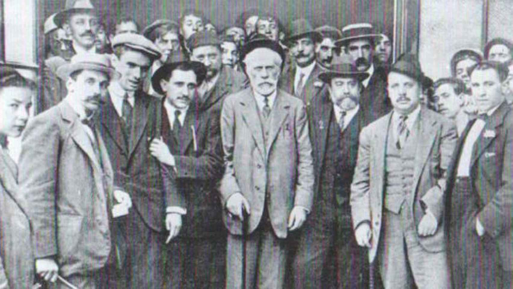 Pablo Iglesias, fundador del Partido Socialista Obrero Español, junto a Indalecio Prieto.