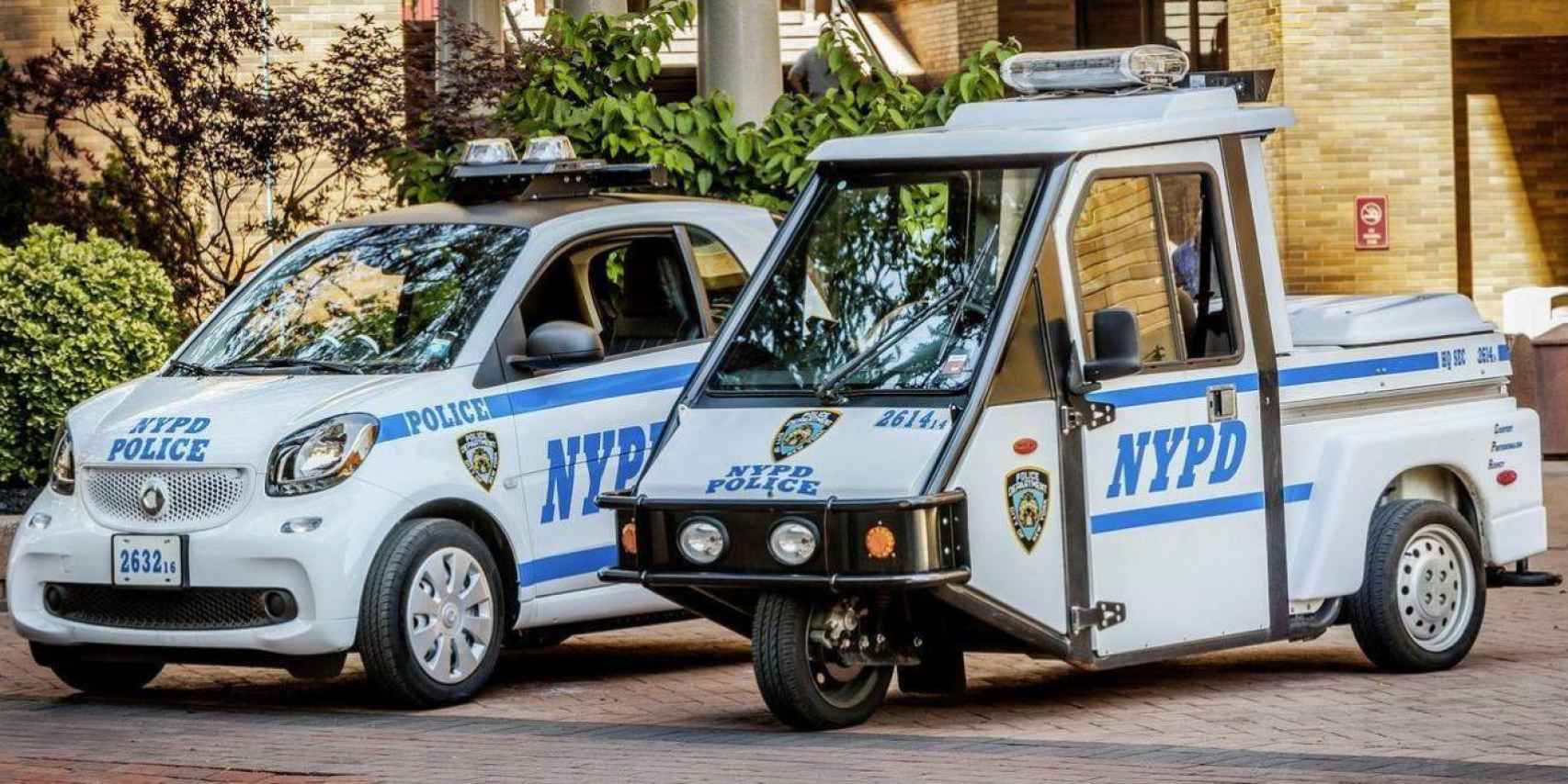 Smart ForTwo para multarte, la policía de Nueva York jubila sus motocarros