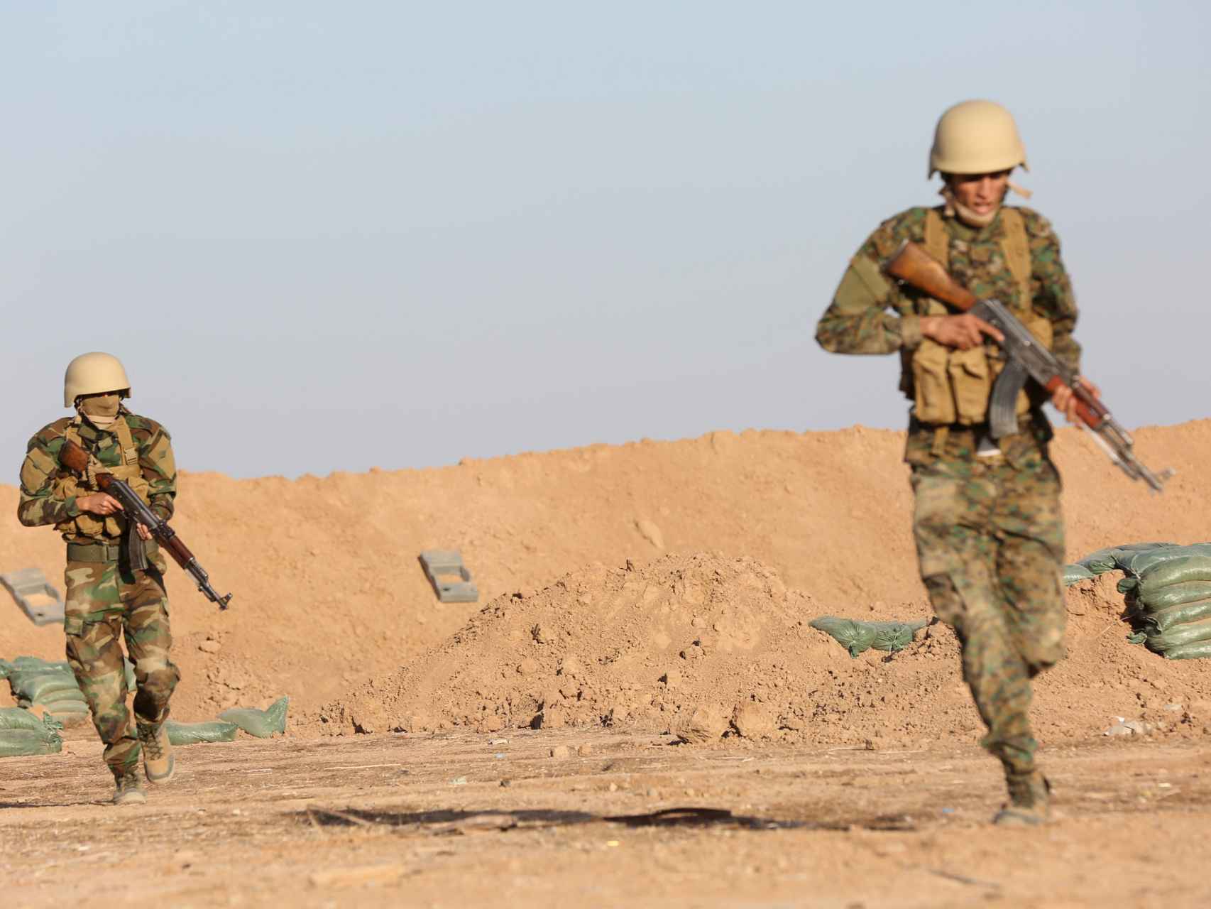 Los combatientes de la parte iraquí se entrenan para el asalto final y reconquista de Mosul.