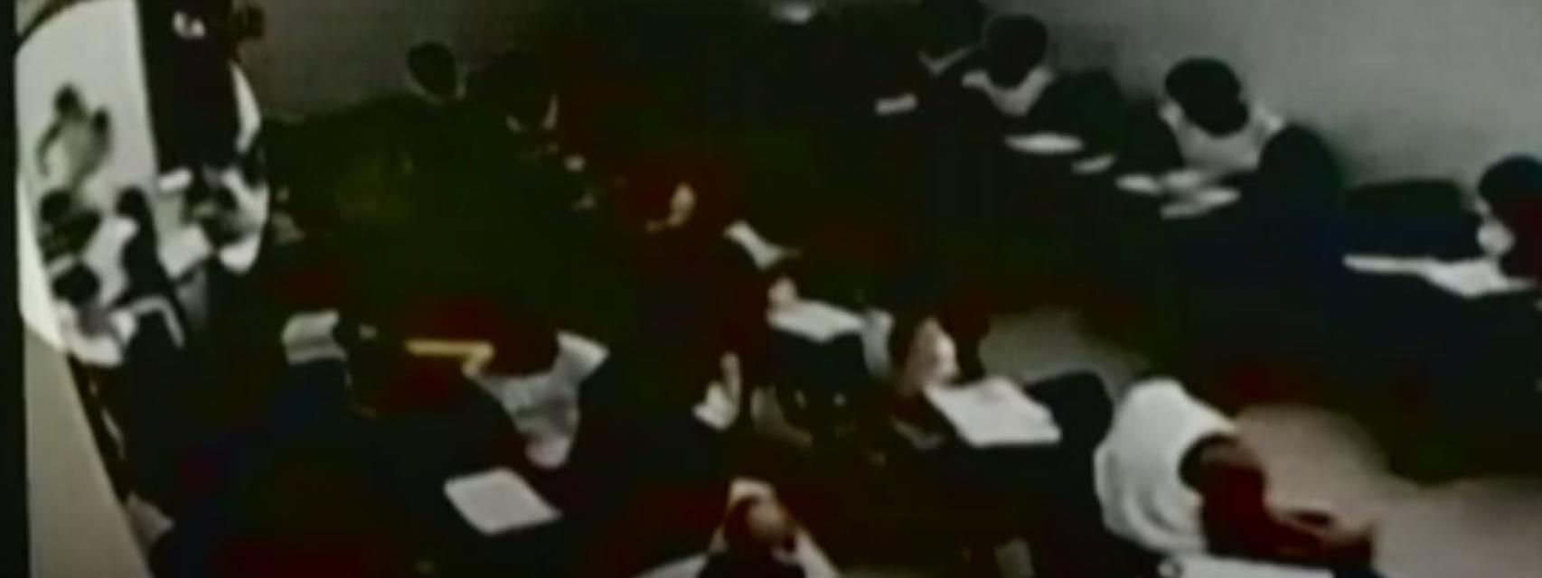Las cámaras de seguridad captaron a Patrick asestando un navajazo a un profesor de su colegio