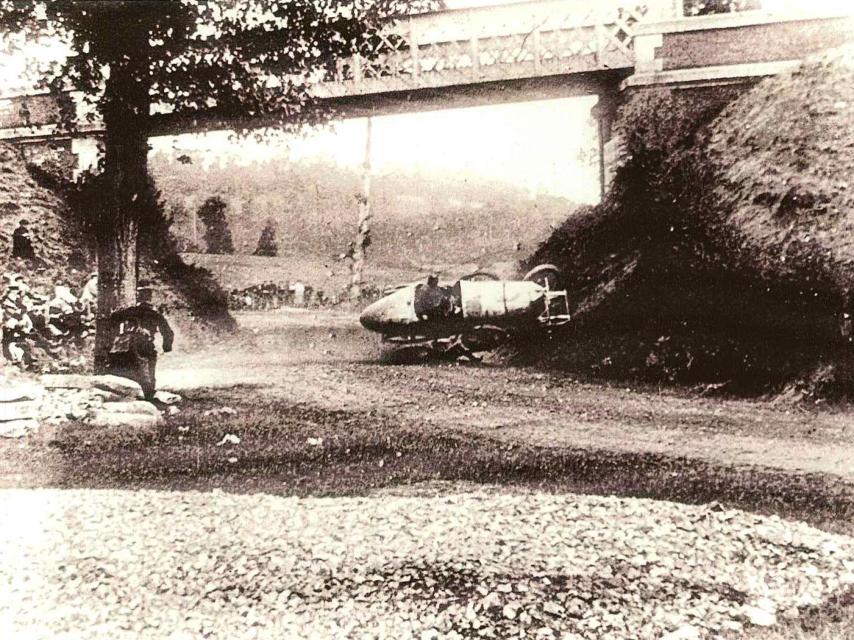 Uno de los muchos accidentes registrados en la París-Madrid de 1903.