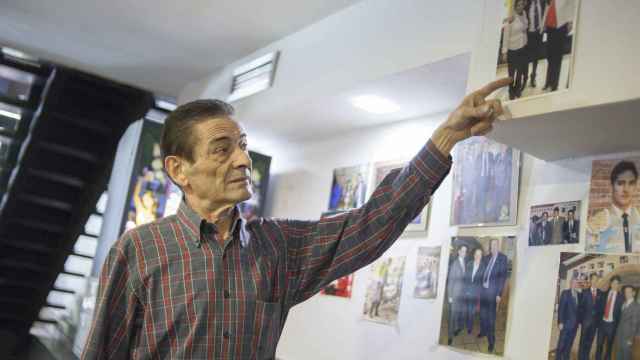 Ramón Aparicio, de 61 años, abrió hace unos meses una taberna enfrente de la sede del PSOE en Madrid.