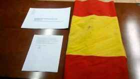 Un pueblo de Gerona envía su bandera de España a la Delegación del Gobierno por desuso