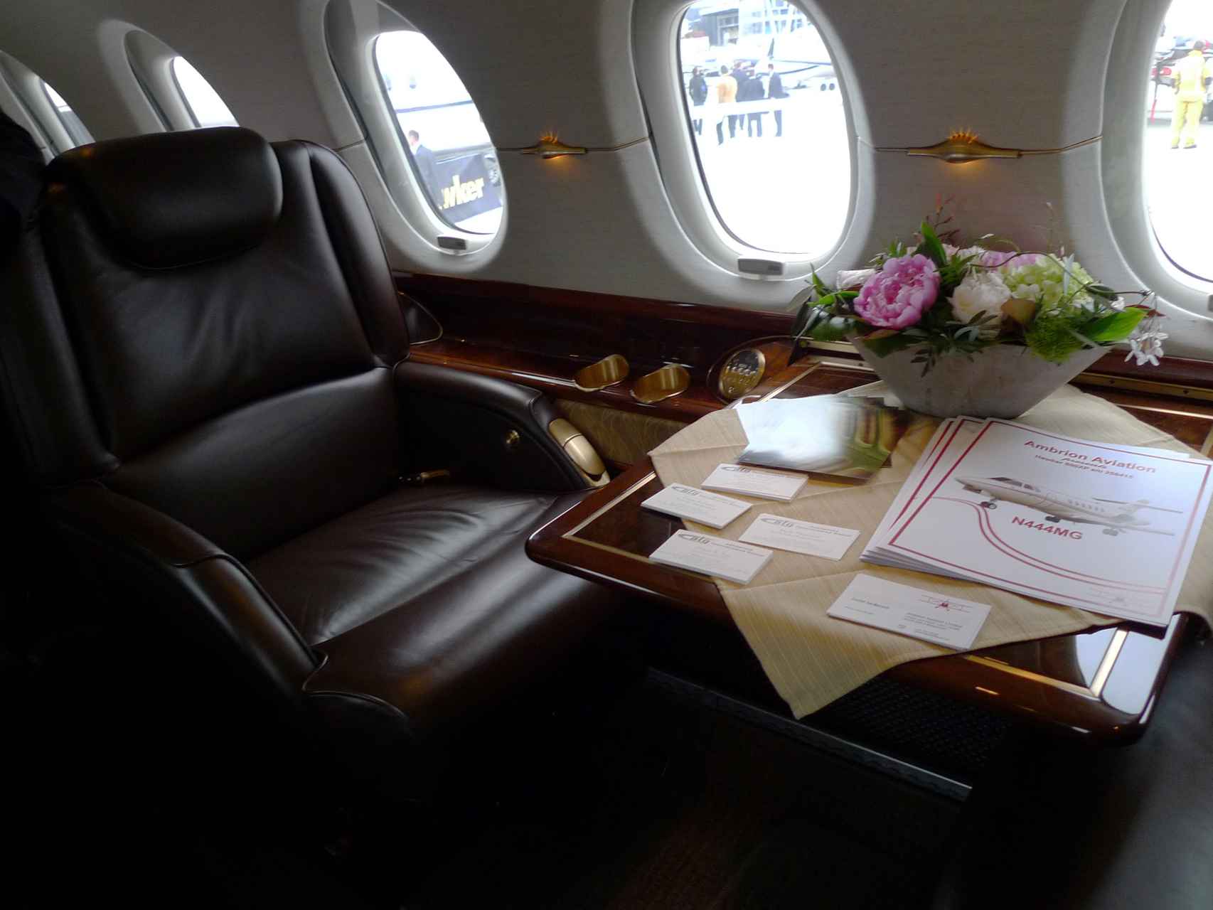 El interior de un avión privado.
