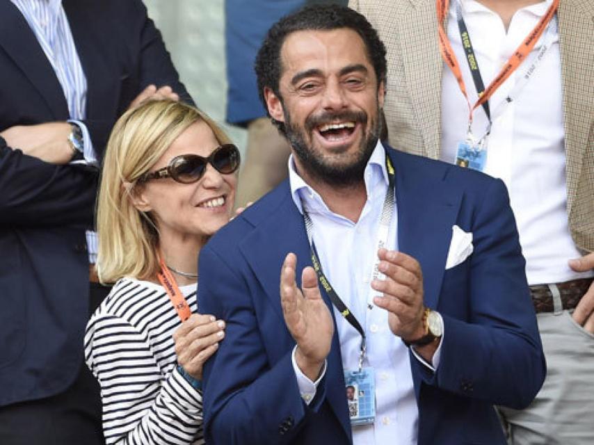 Vicente D. Cebrián-Sagarriga bromea con su amiga Eugenia Martínez de Irujo
