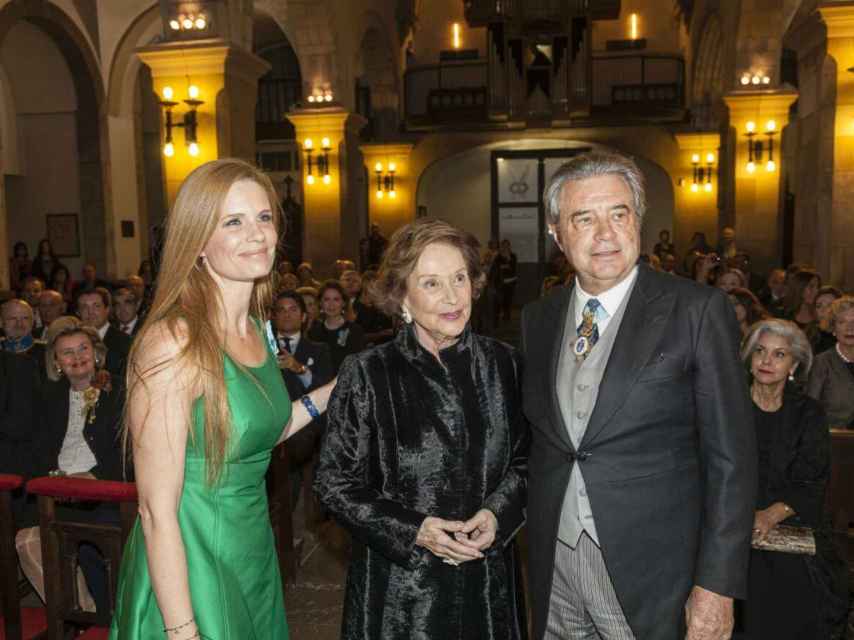 En la imagen, Olivia de Borbón, la duquesa de Franco y el duque de Sevilla.