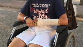Adrián padece sarcoma de Ewing, un tumor maligno que afecta a los huesos.