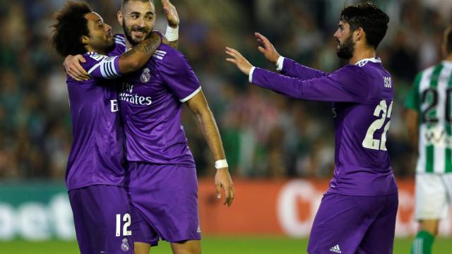 Marcelo, Benzema e Isco celebran un gol.