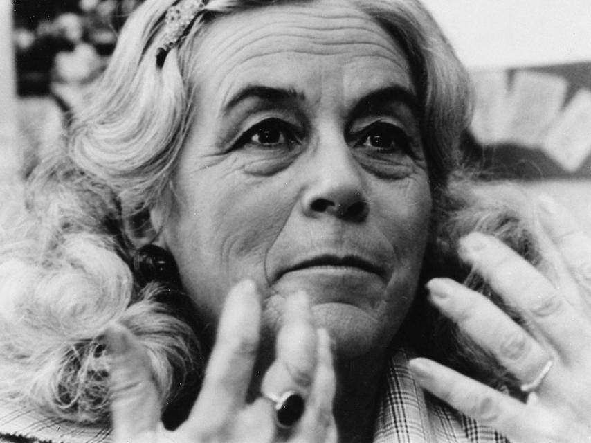 Carmen Martín Gaite, autora de Lo raro es vivir.