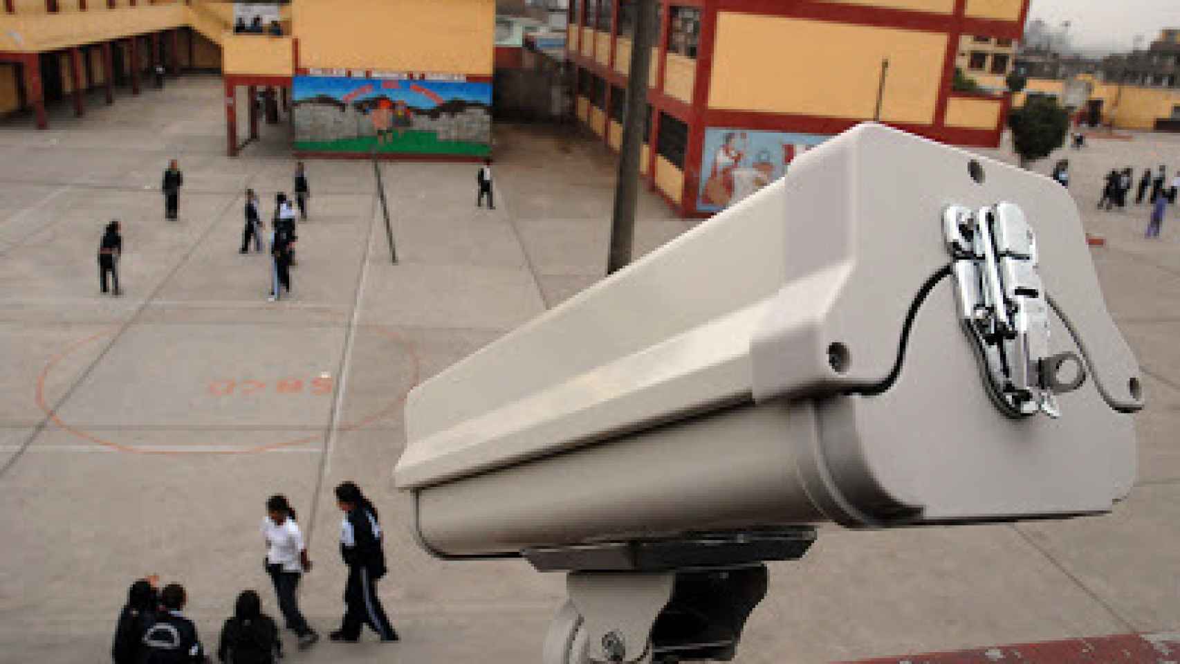 Algunos colegios e institutos españoles ya cuentan con cámaras en su zonas comunes