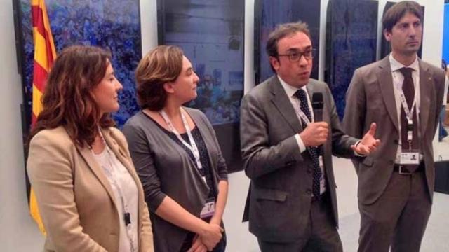 Mercè Conesa, Ada Colau, Josep Rull y Jordi Solé, en la cumbre de gobierno locales de Quito.