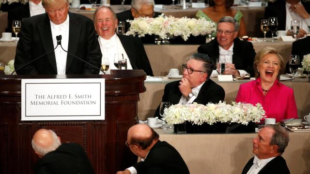 Hillary Clinton y Donald Trum, en la cena de caridad previa a las elecciones.