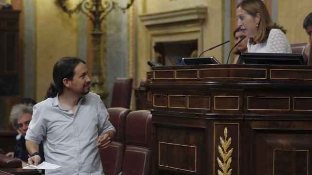 El líder de Unidos Podemos, Pablo Iglesias, en la tribuna de oradores.