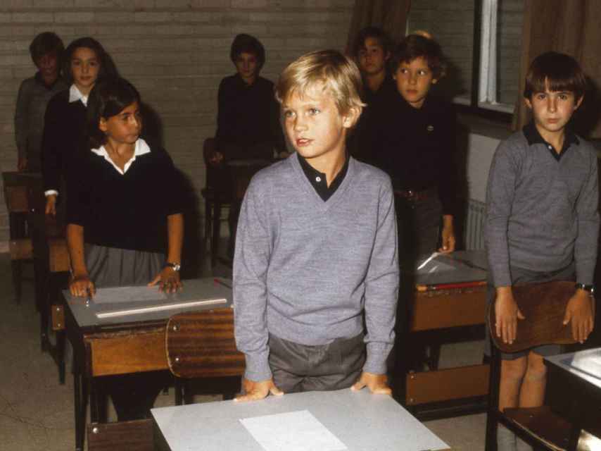 El entonces príncipe de Asturias era fotografiado a menudo en su escuela.