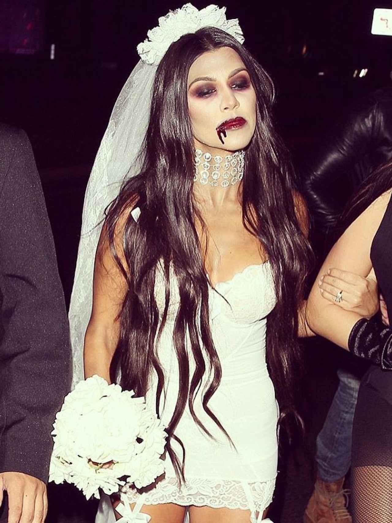 kourtney Kardashian con su disfraz de novia cadáver.