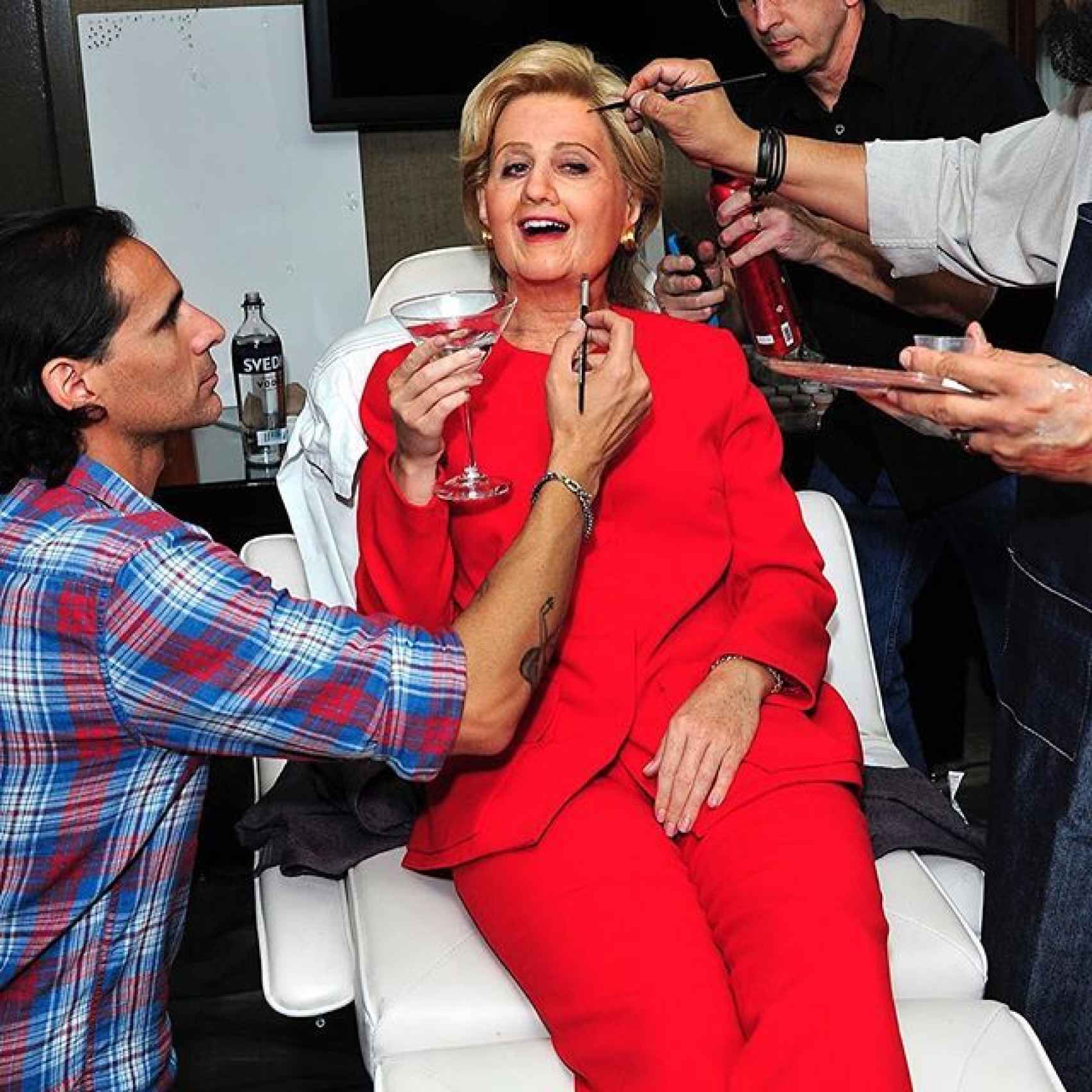 Katy perry en la piel de Hillary Clinton.