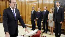 Mariano Rajoy jura el cargo ante el rey Felipe VI.