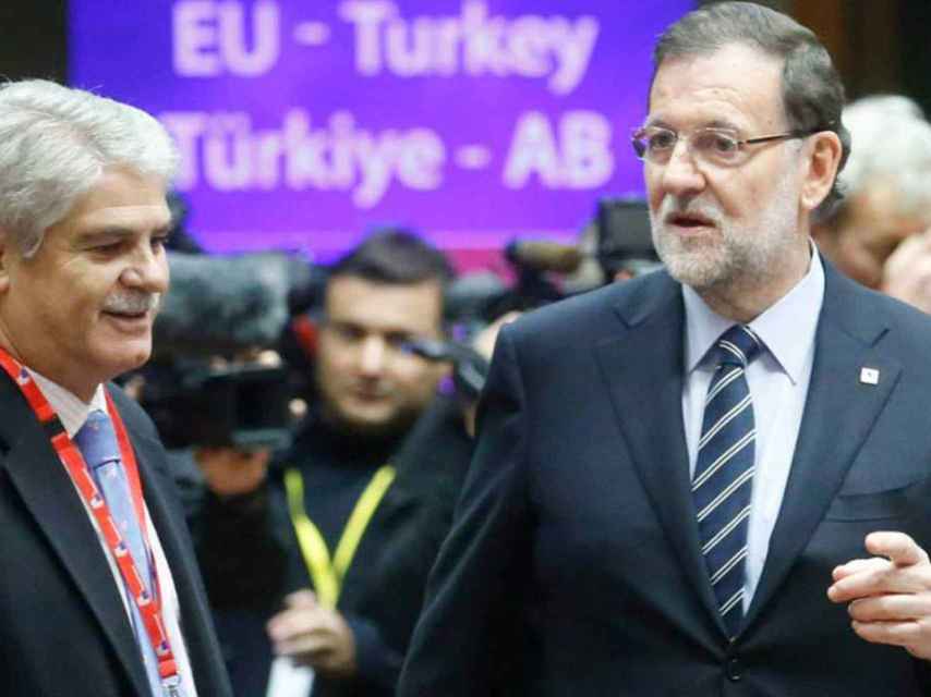 Alfonso Dastis junto a Mariano Rajoy en noviembre de 2015.