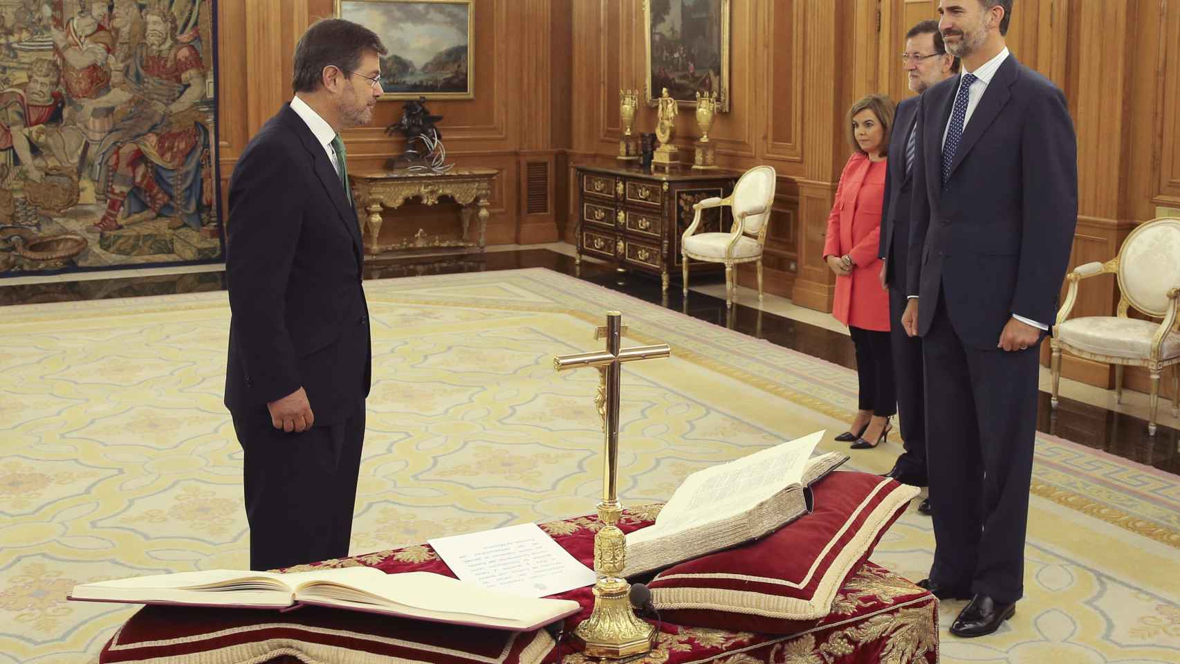 El ministro de Justicia jura su cargo en septiembre de 2014 ante el rey Felipe.