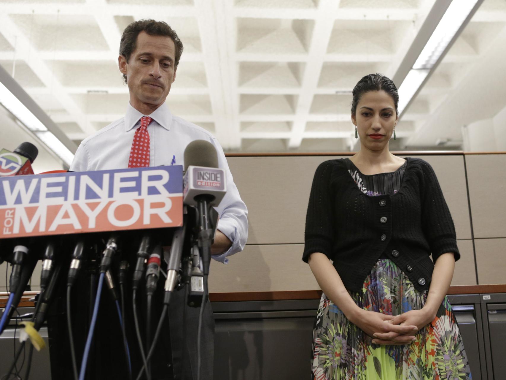 o excroncressista democrático Anthony Weiner e sua exmujer Huma Abedina.