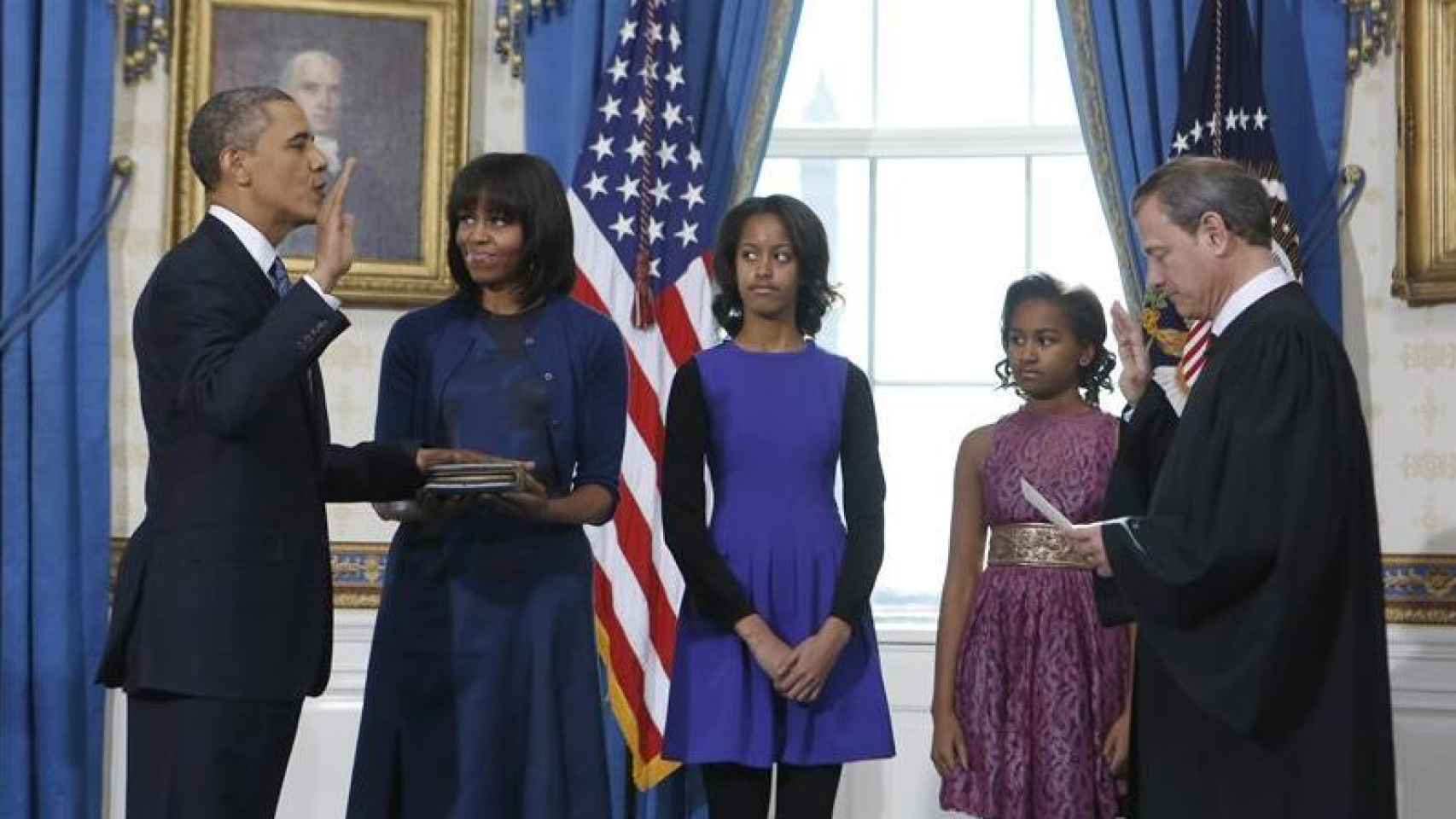 Obama jura como presidente delante de su familia