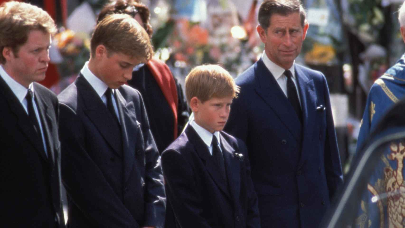 Carlos, Guillermo y Enrique, en el funeral de Lady Di.