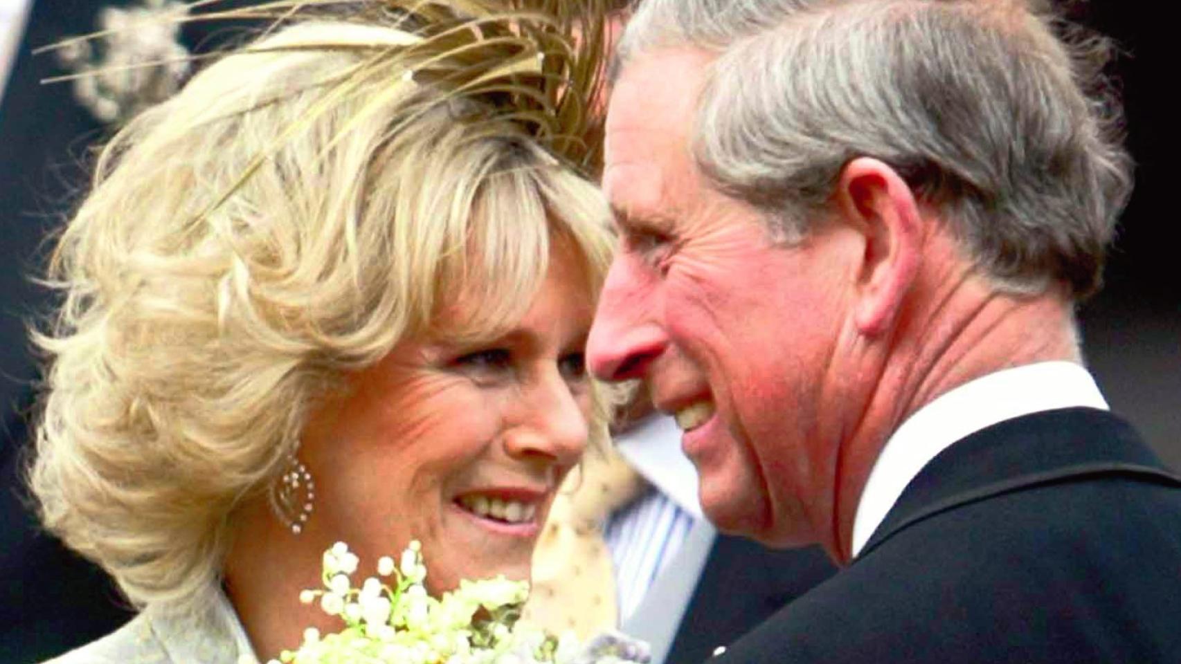 Camilla logró casarse al fin con su amante Carlos en 2005.
