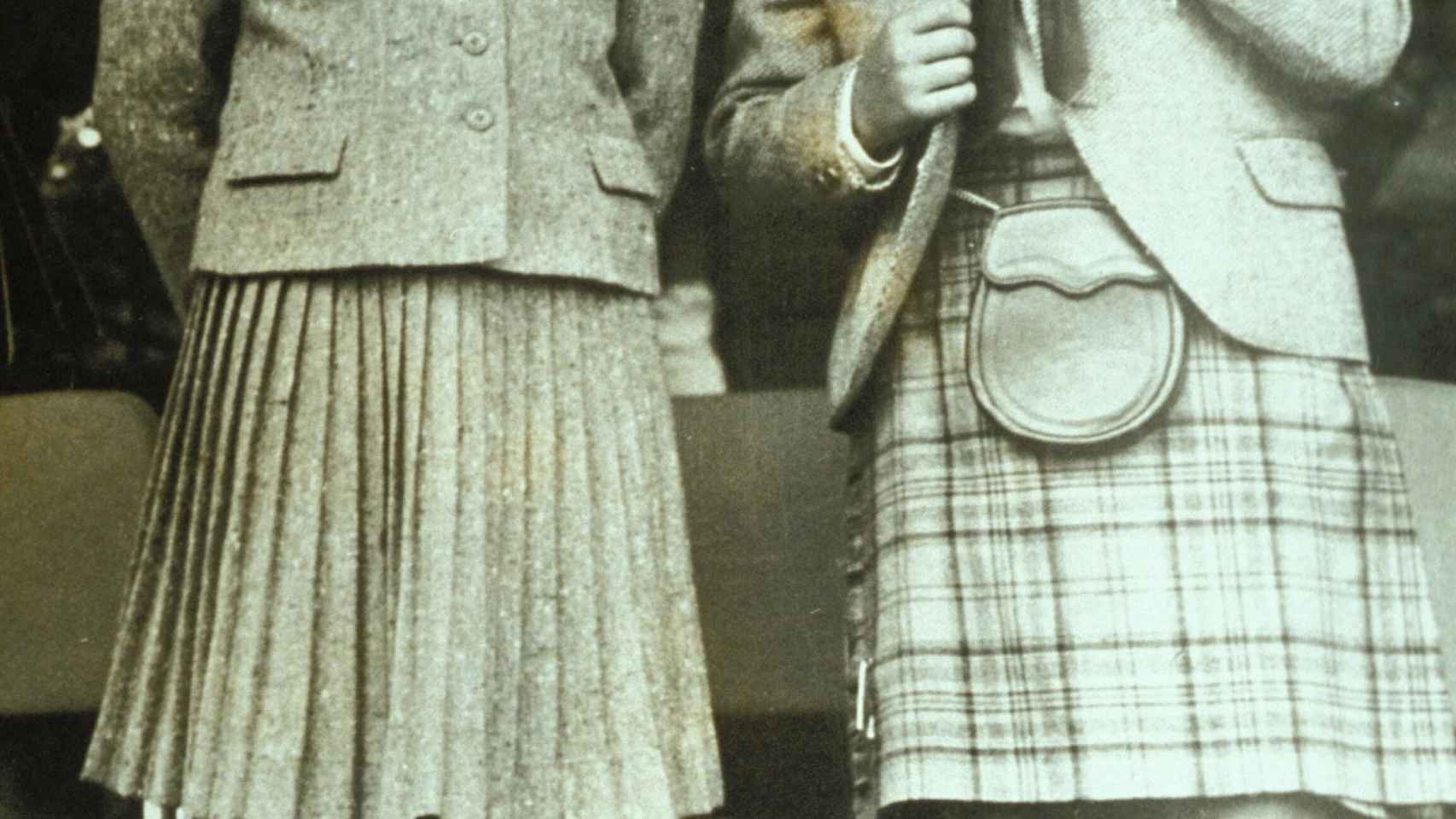 Carlos de Inglaterra con su hermana Ana.