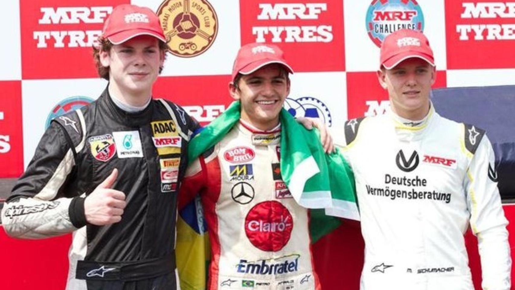 Mike junior junto a los descendientes de otros campeones internacionales