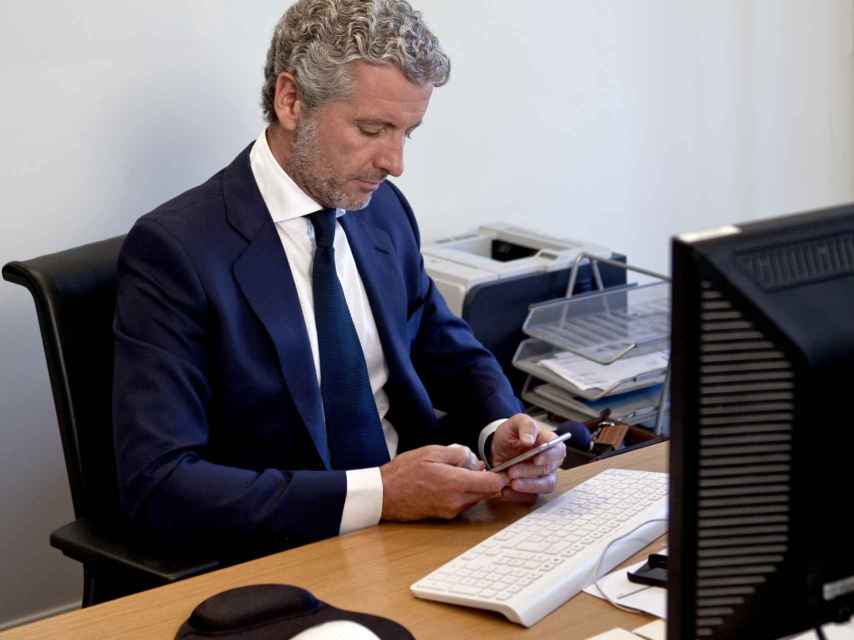 Jaime Bergel, trabajando en su despacho.