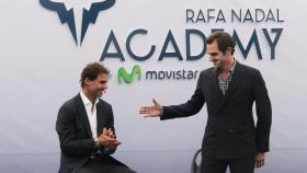 Rafa Nadal y Roger Federer en la presentación de la academia del primero.