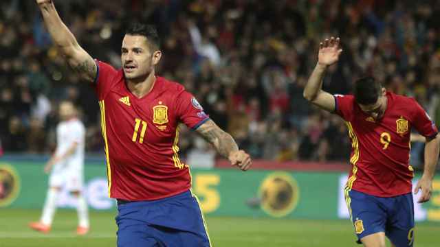 Vitolo celebra su gol ante Macedonia con la selección española.