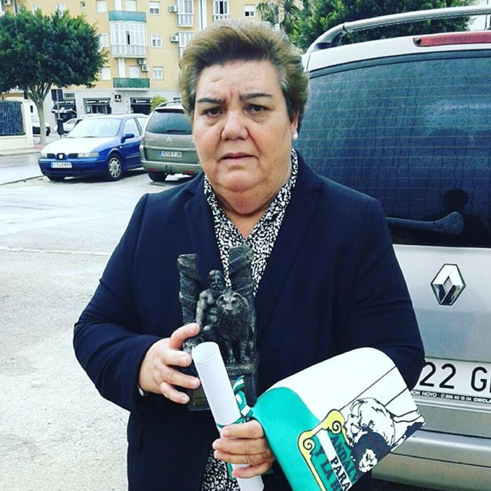 Dolores, Lola, la abuela de Nolito, a quien considera su verdadera madre