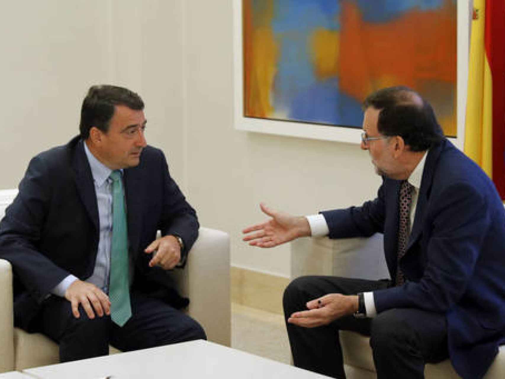 El portavoz del PNV en el Congreso, Aitor Esteban, y Mariano Rajoy.