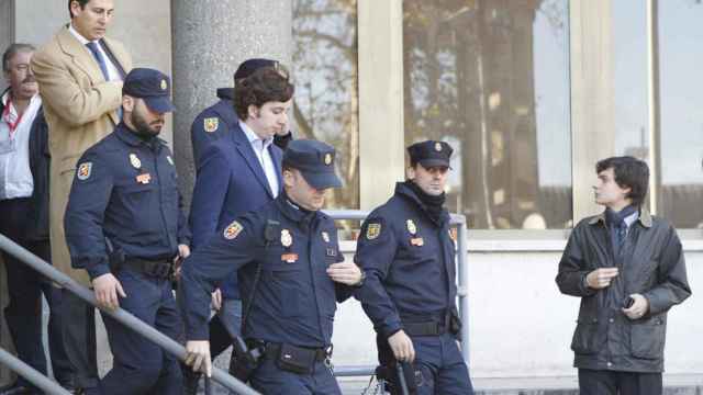 Nicolás Gómez Iglesias, saliendo de los Juzgados de Madrid