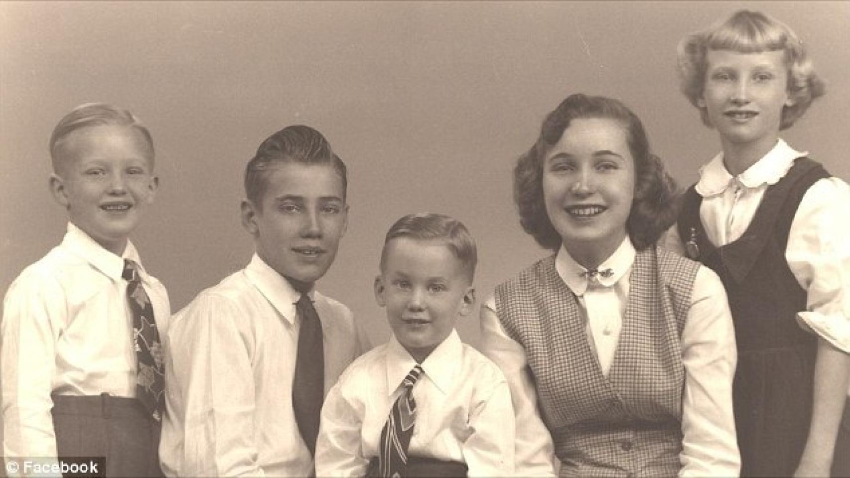 Donald, Freddy, Robert, Maryanne y Elizabeth en una foto familiar.