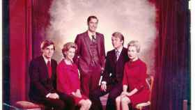 El presidente electo junto a sus hermanos. De izq. a dch.: Robert, Elizabeth, Freddy, Donald y Maryanne.