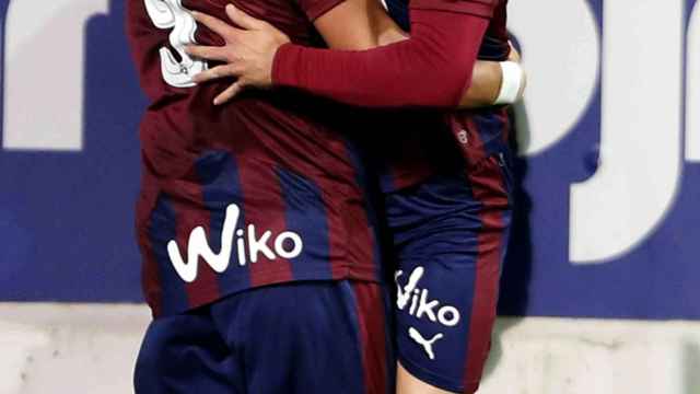 Fran Rico celebra un gol con el Eibar.