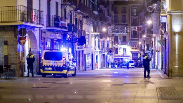 Saltan las alarmas en Pamplona por la presencia de una maleta sospechosa en la calle Chapitela