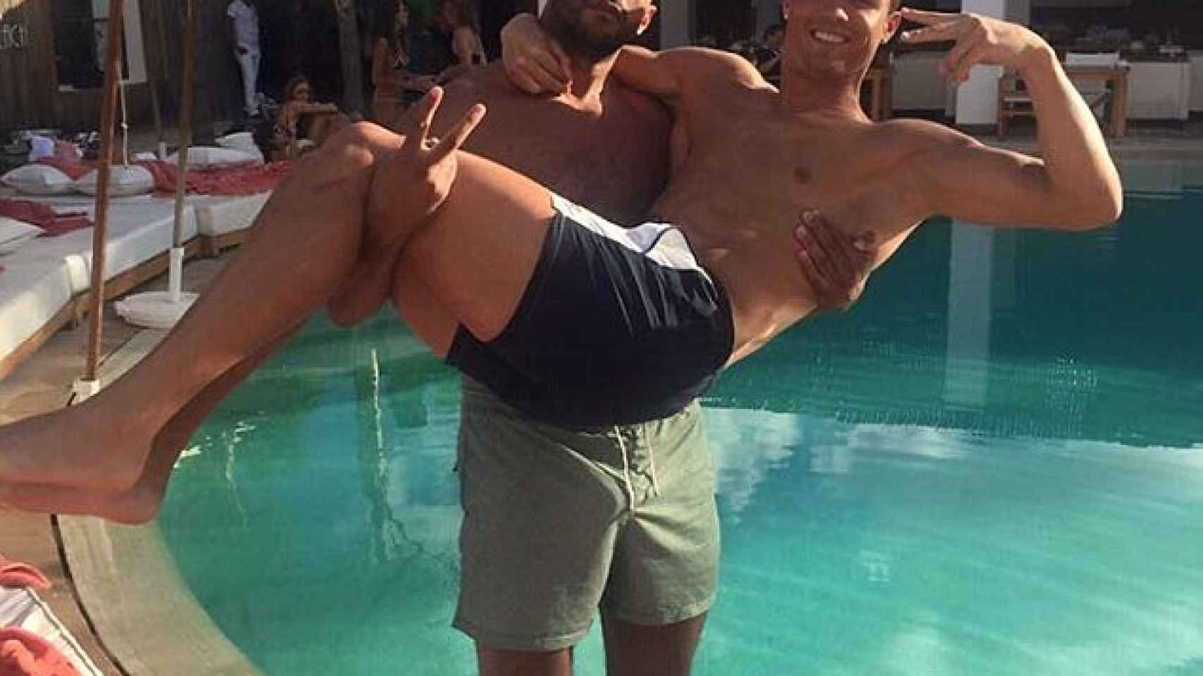 Cristiano Ronaldo (dcha) con su amigo el kickboxer marroquí Hunky (izqda)