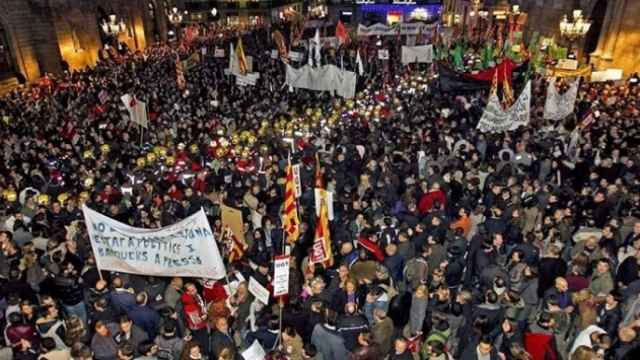 Concentración de funcionarios de la Generalitat en protesta por los recortes.