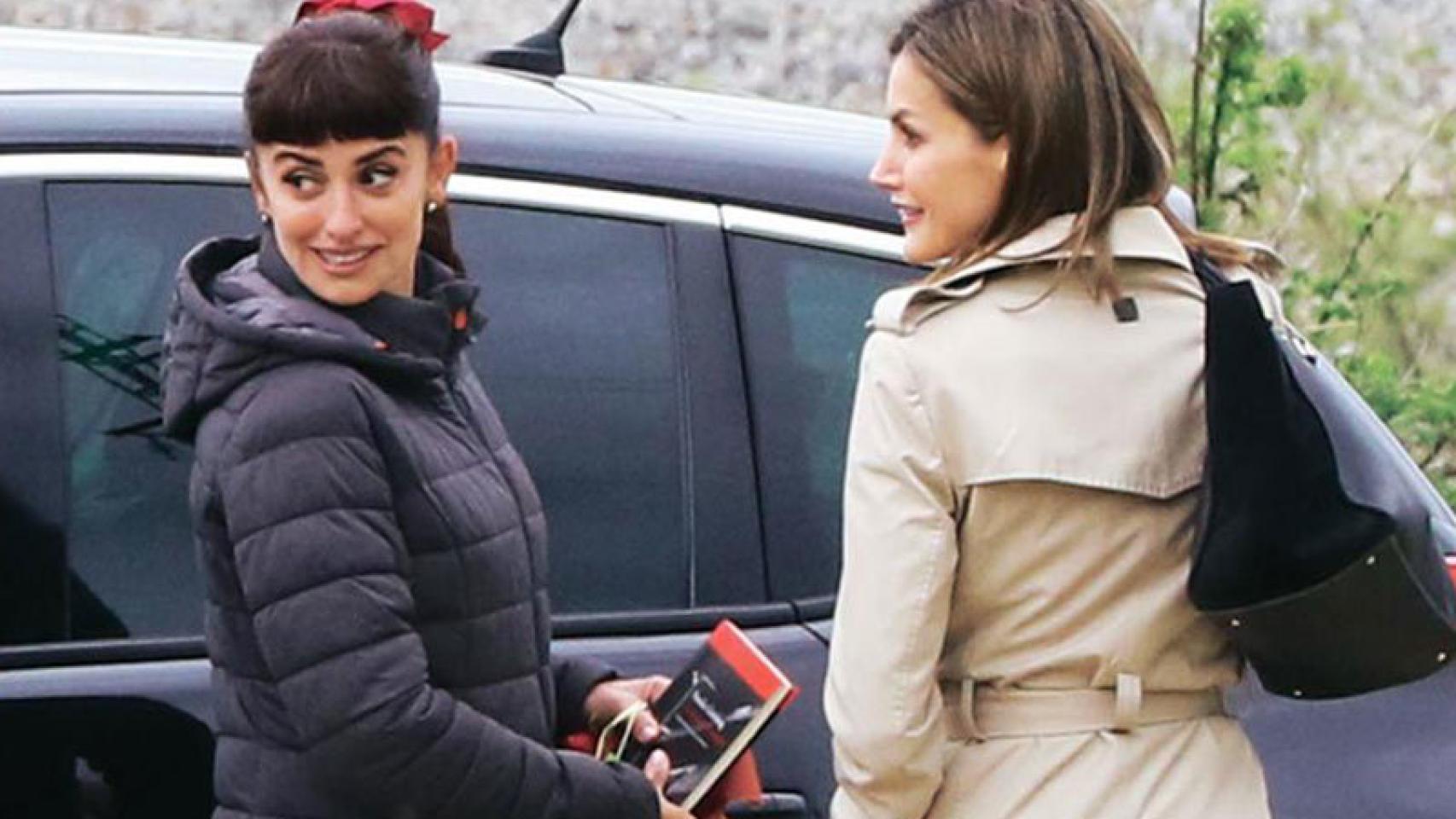Penélope y la Reina Letizia durante el rodaje
